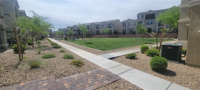 Building Photo - 630 Bellus Pl
