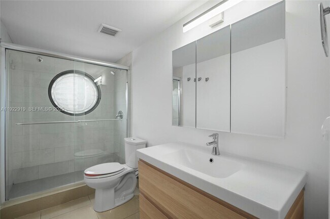 Building Photo - 1000 W Island Blvd