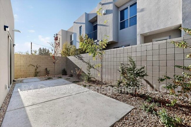 Building Photo - 705 Alcalde Pl SW