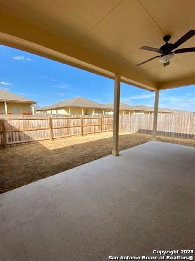 Building Photo - Modern Luxury Duplex in Seguin!