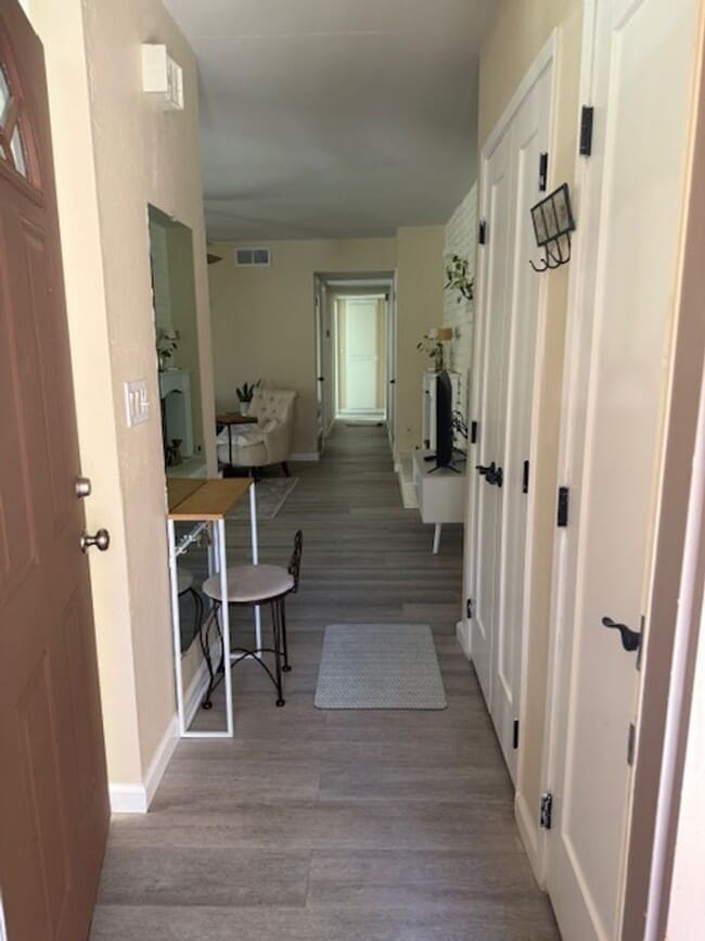 Building Photo - Bright & Airy 2-Bedroom Condo in Moraga, F...