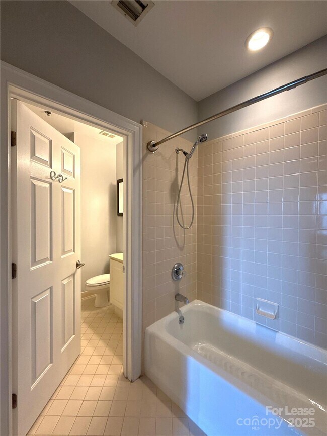 Building Photo - 127 N Tryon St