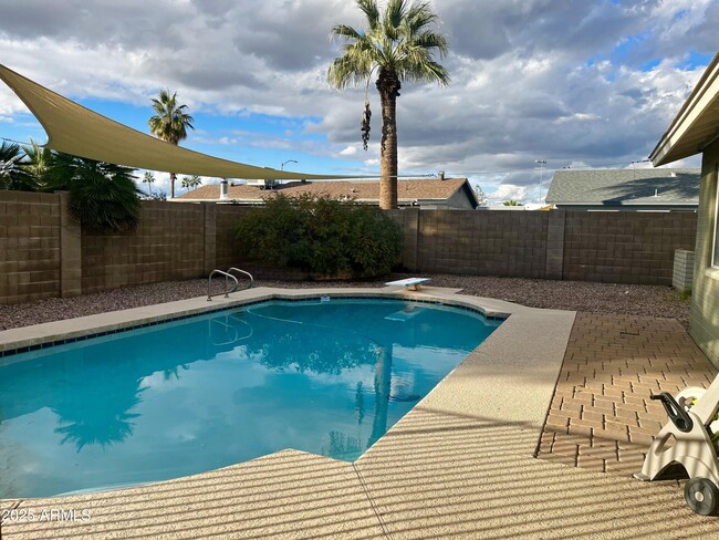 Building Photo - 17652 N 19th Dr