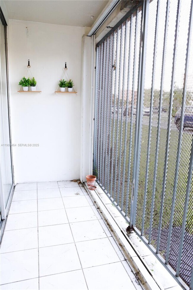 Building Photo - 9210 Fontainebleau Blvd