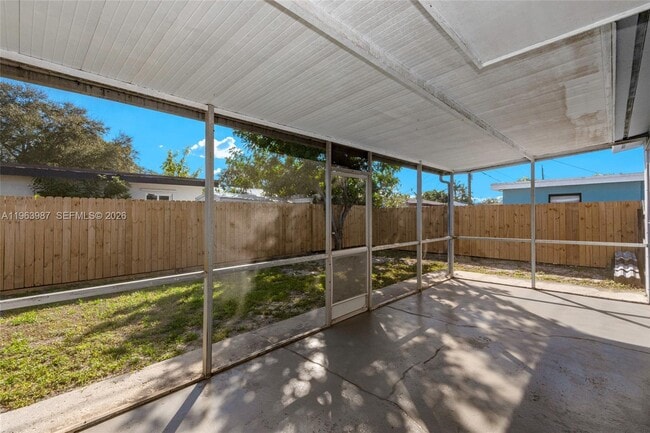 Building Photo - 621 N 70th Way