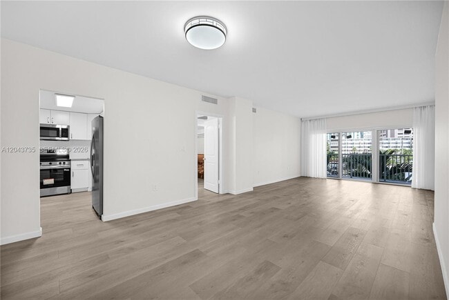 Building Photo - 300 Bayview Dr