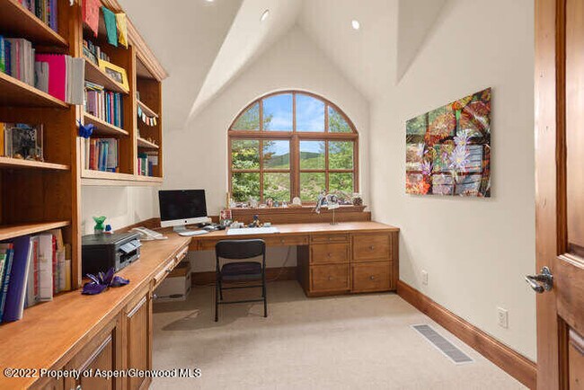 Building Photo - 650 Pioneer Springs Ranch Rd