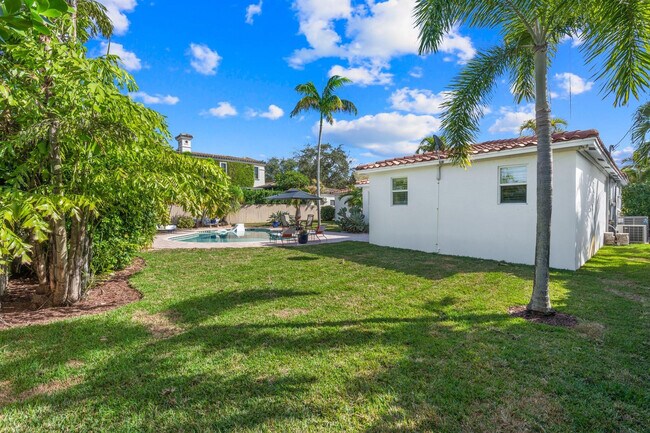 Building Photo - 2317 NE 12th St