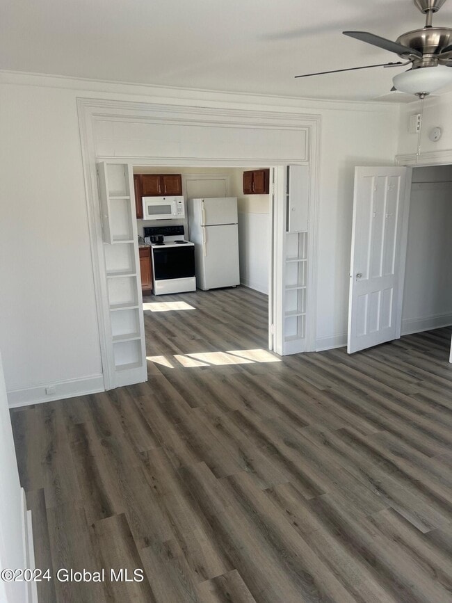 Building Photo - 405 3rd Ave