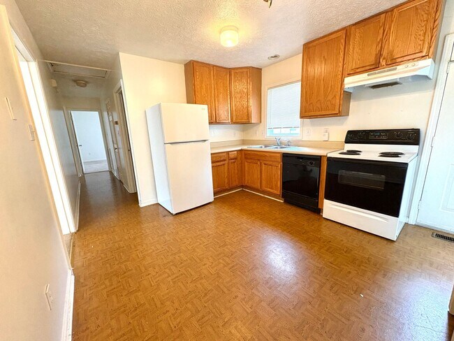 Building Photo - Roanoke St