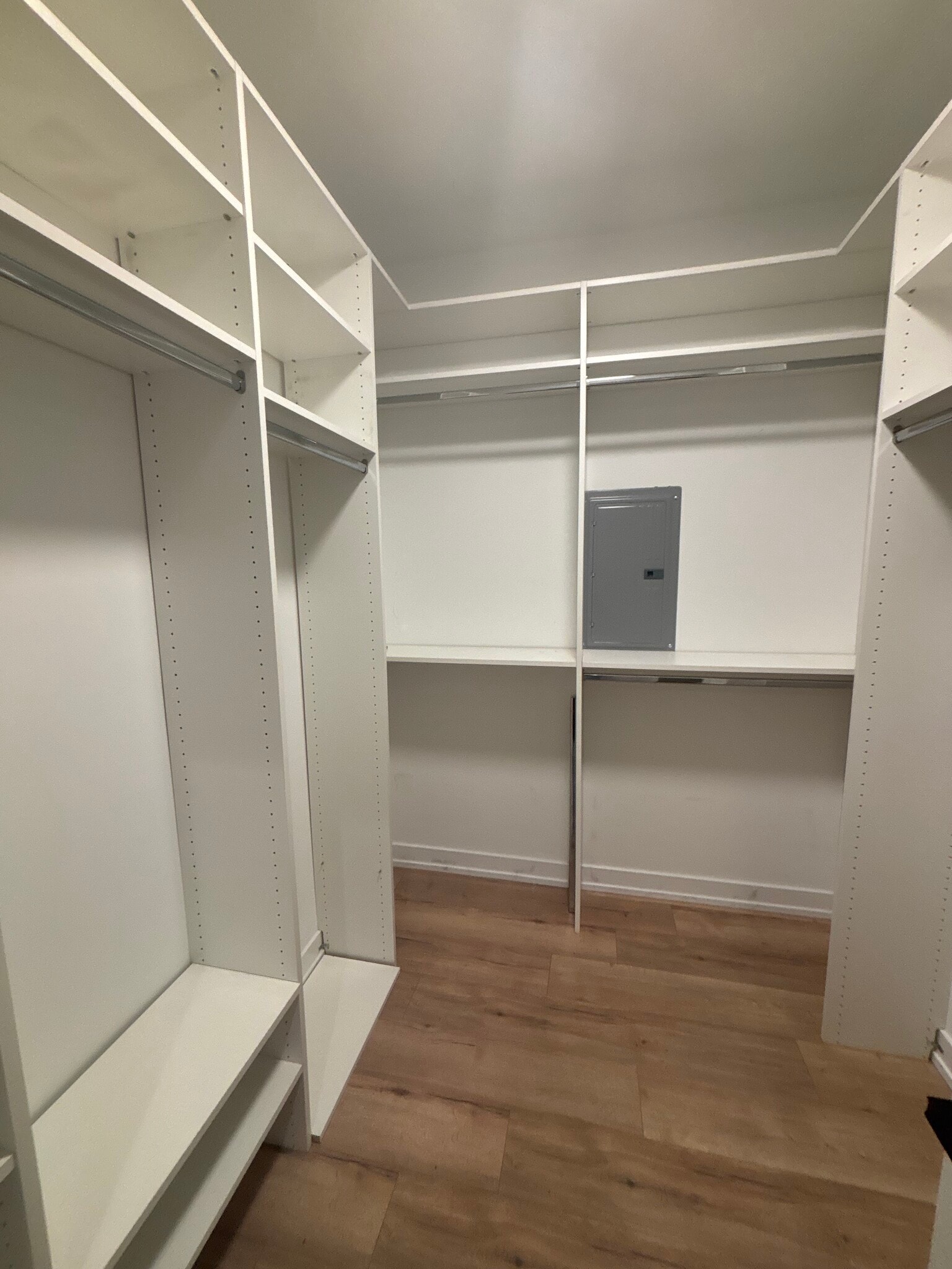 Building Photo - 6853 W Belmont Ave