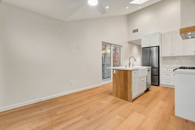 Building Photo - 1288 Uppingham Dr