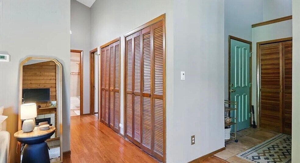 Building Photo - 821 Pebblewood Dr