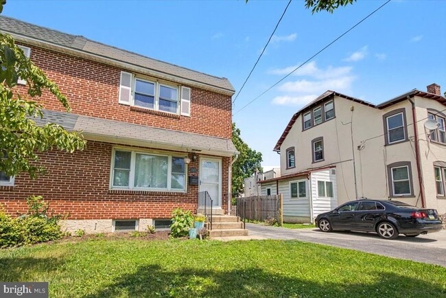 Building Photo - 749 S Matlack St