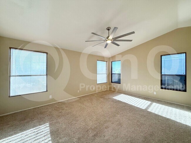 Building Photo - 1432 S Apache Dr