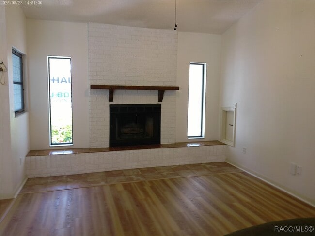 Building Photo - 96 Sycamore Cir