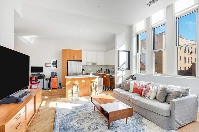 Building Photo - 220 W 148th St