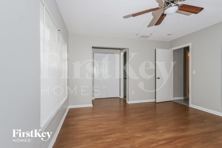 Building Photo - 9749 Sandalfoot Blvd