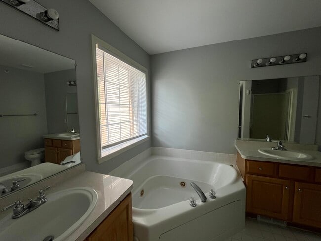 Building Photo - 2815 Barclay Way