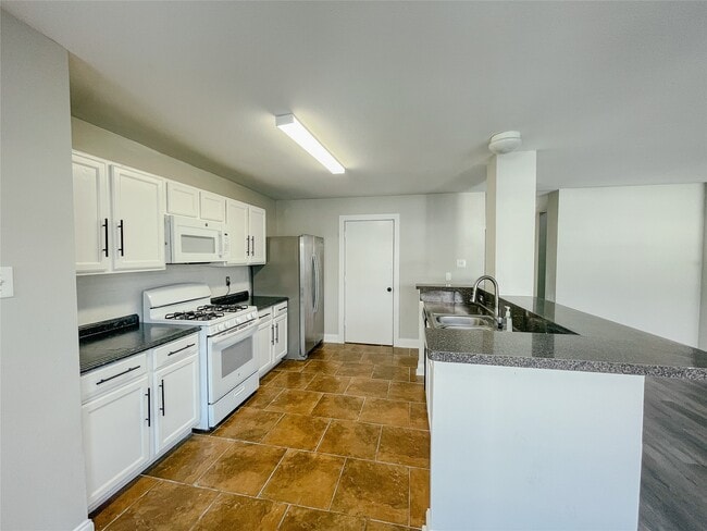 Building Photo - 11913 Longwood Garden Way