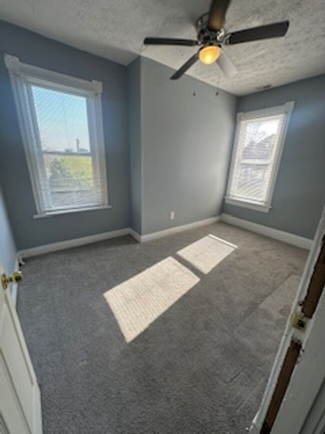 Building Photo - Beautiful House for Rent with Large Yard!