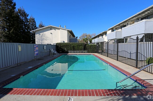 Building Photo - Country Lane Apartments
