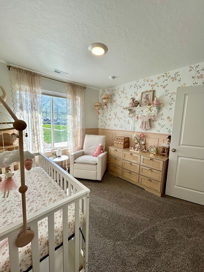 Building Photo - End Unit 3 bed 2 bath Townhome in Spanish ...