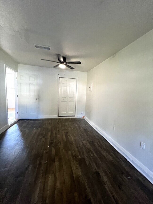 Building Photo - 325 Ferguson Ave