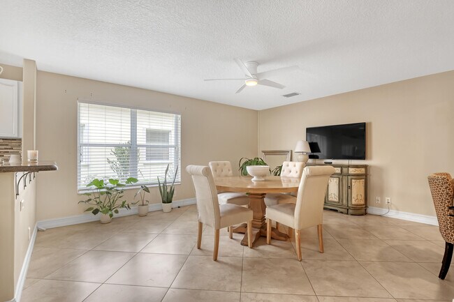 Building Photo - 6074 Las Colinas Cir