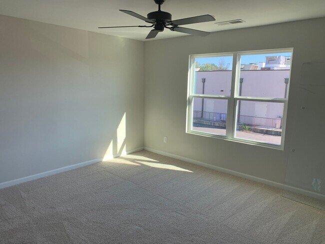 Building Photo - SUBLEASE AVAILABLE JANUARY 2026-JUNE 2026 WITH OPTION TO RENEW