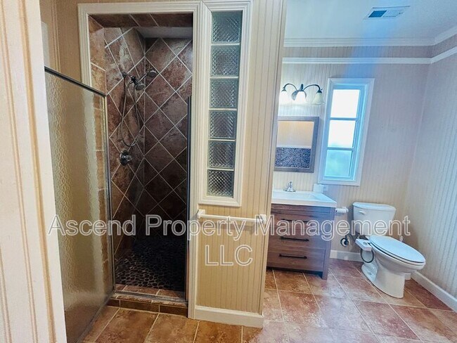 Building Photo - 16 Pioneer Ln