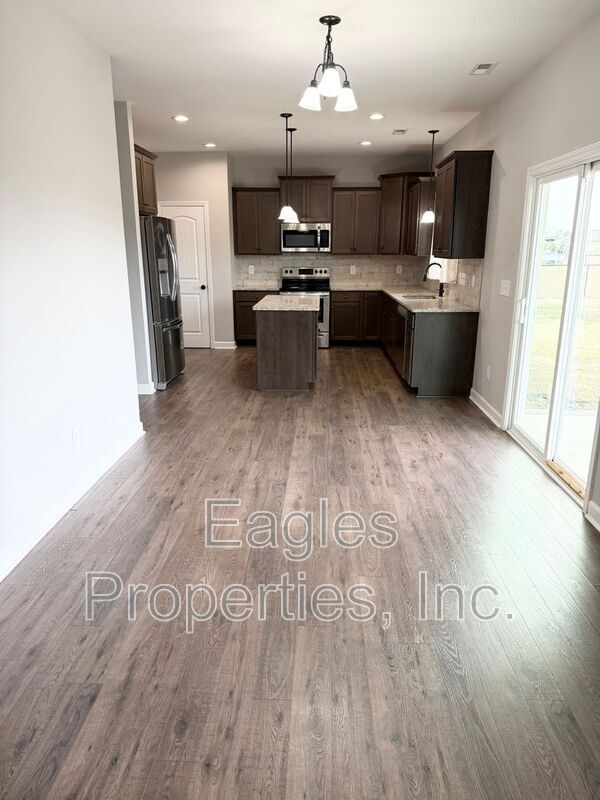 Building Photo - 209 Weeping Willow Dr