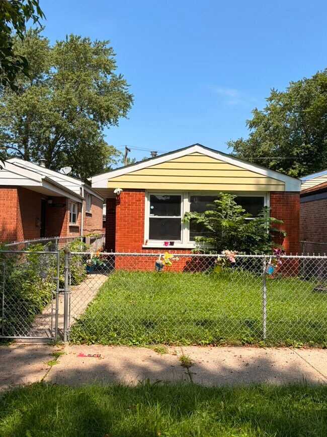 Building Photo - 1248 W 108th Pl