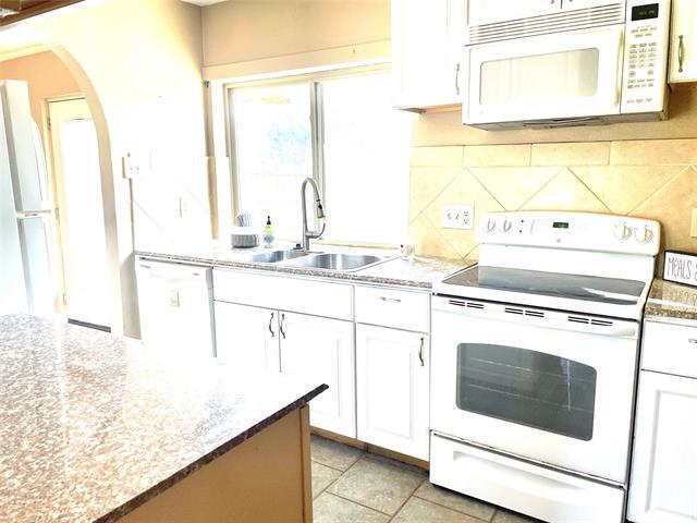 Building Photo - 3005 Peachtree Ln