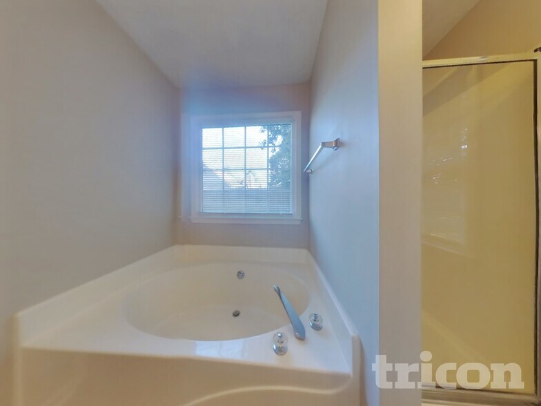 Building Photo - 420 Austin Dr