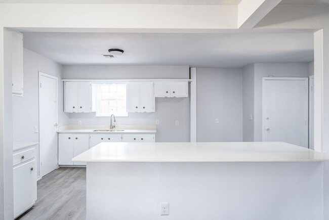 Building Photo - Charming home in the Heart of the Urban Core