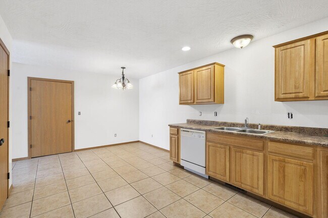 Building Photo - 113 Bailey Cir