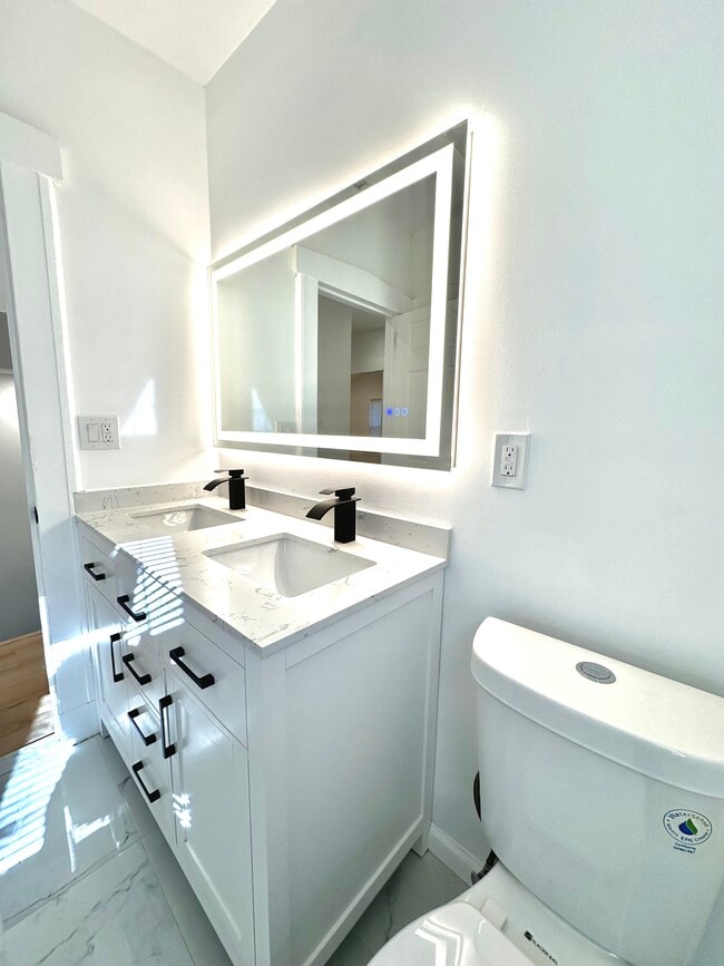 Building Photo - 23 Beecher Pl