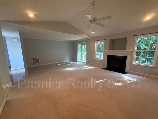 Building Photo - 605 West Park Court