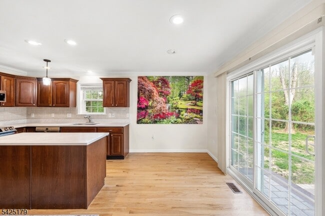 Building Photo - 112 Peapack Rd