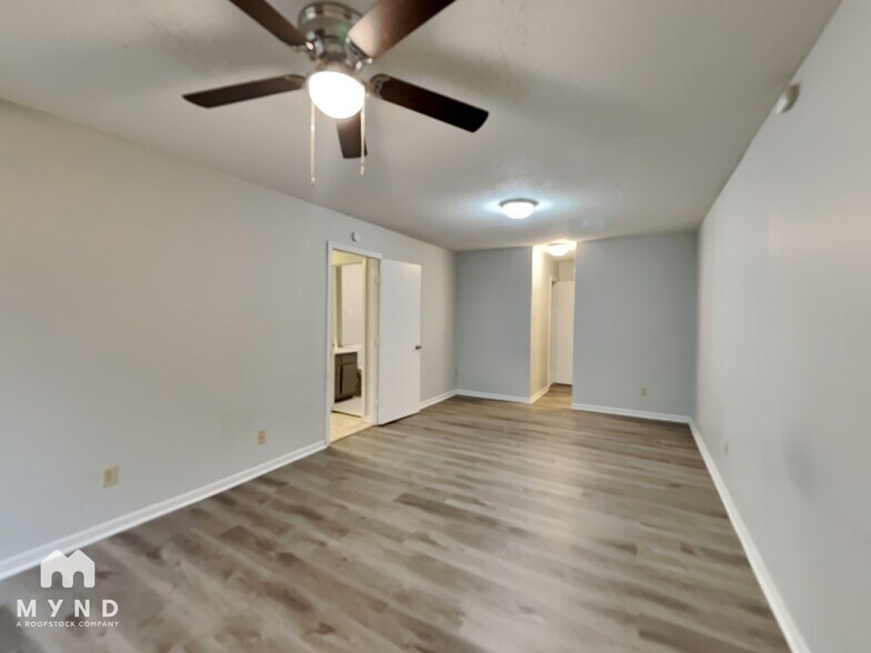 Building Photo - 6035 Devon Cir