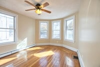 Building Photo - 31 Simon St