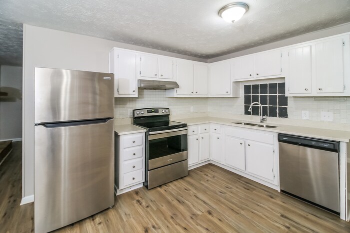 Building Photo - 5916 S Quail Dr