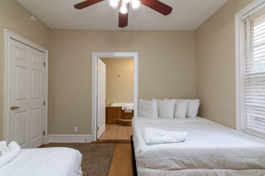 Building Photo - 438 1st Ave