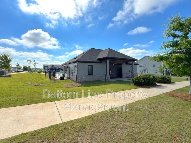 Building Photo - 15708 Country House St