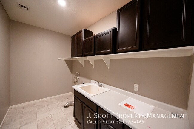 Building Photo - 1270 Carlsbad Dr