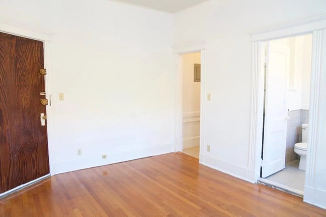 Building Photo - 14 Palace Rd