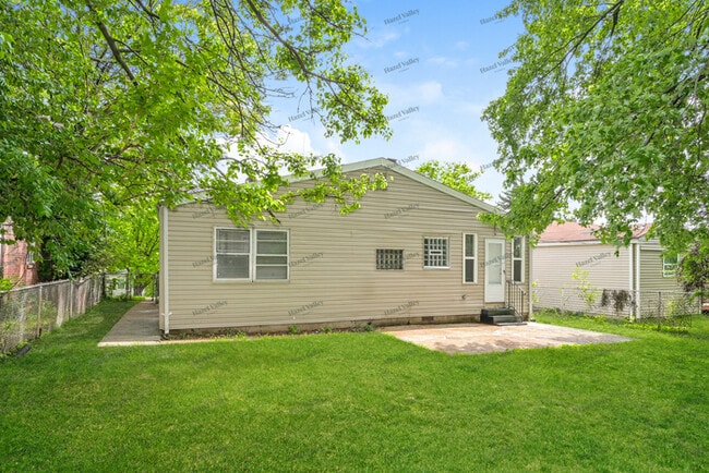 Building Photo - 6645 Thurston Ave