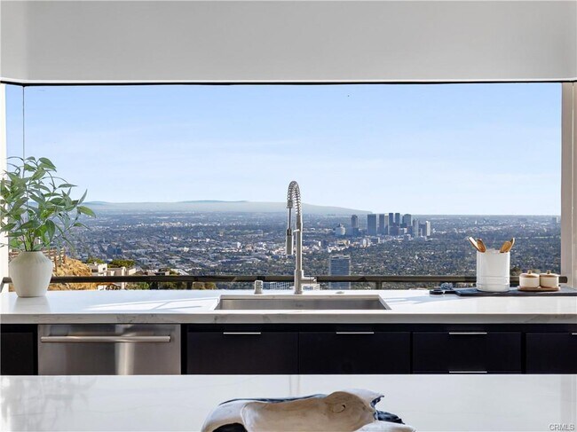 Building Photo - 2287 Sunset Plaza Dr