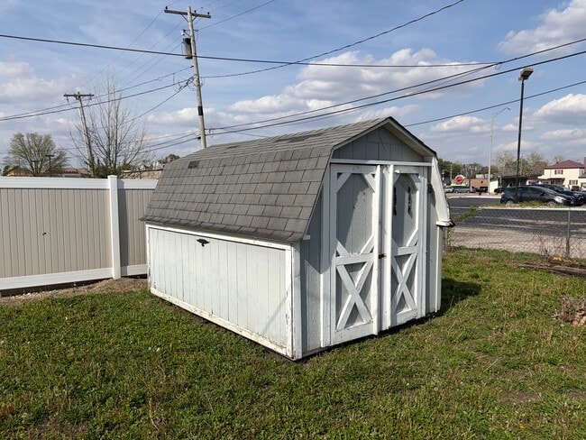 Building Photo - 335 S Garrard St